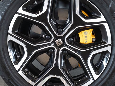 Used 2023 Rivian R1T Launch Edition image 4