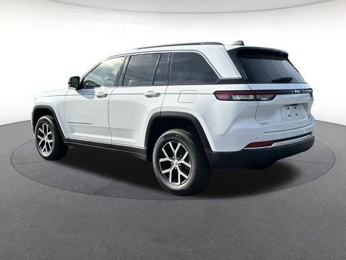 Used 2025 Jeep Grand Cherokee Limited image 3