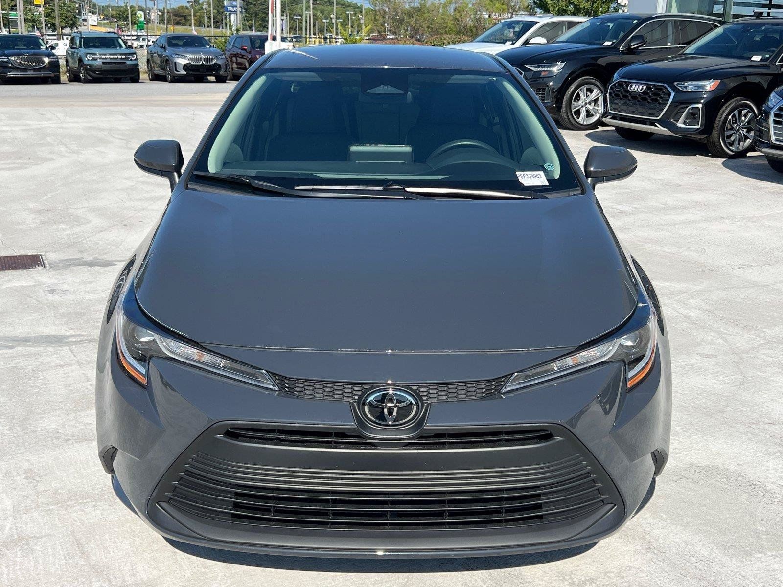 Used 2025 Toyota Corolla LE FWD image 2