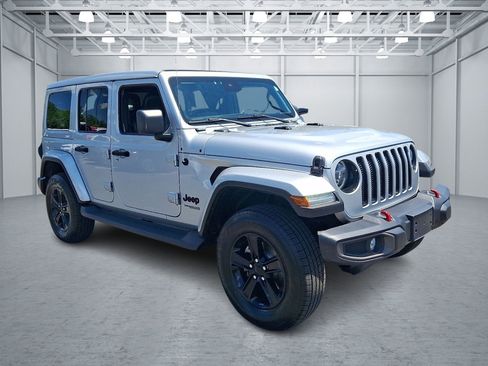 Used 2022 Jeep Wrangler Unlimited Sahara AWD/4WD image 11