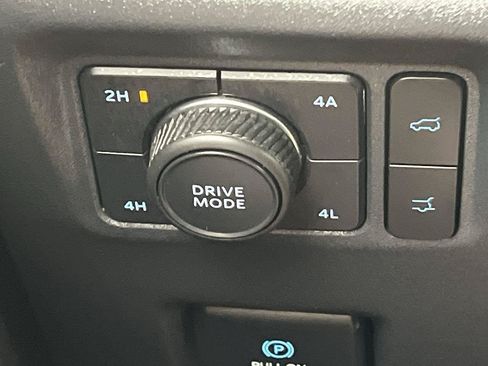 Used 2025 Ford Expedition Active AWD/4WD image 21