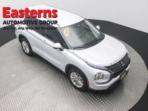 Used 2024 Mitsubishi Outlander ES AWD/4WD image 3
