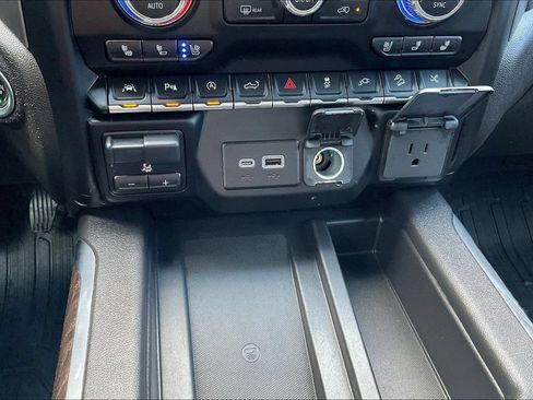 Used 2021 GMC Sierra 1500 Denali w/ Denali Ultimate Package AWD/4WD image 17