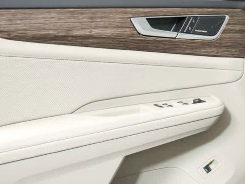 Certified 2025 Volkswagen Atlas SEL Premium R-Line image 9