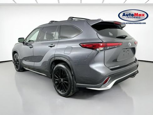 Used 2023 Toyota Highlander XSE AWD/4WD image 6