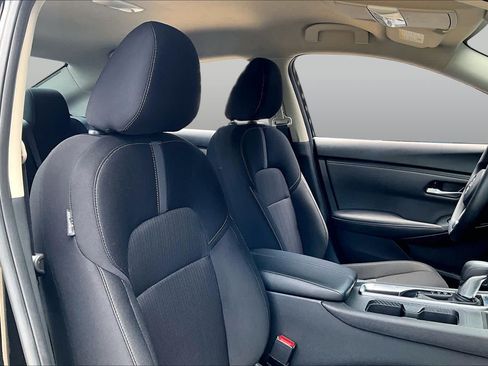 Used 2025 Nissan Sentra SV w/ Trunk Package FWD image 9