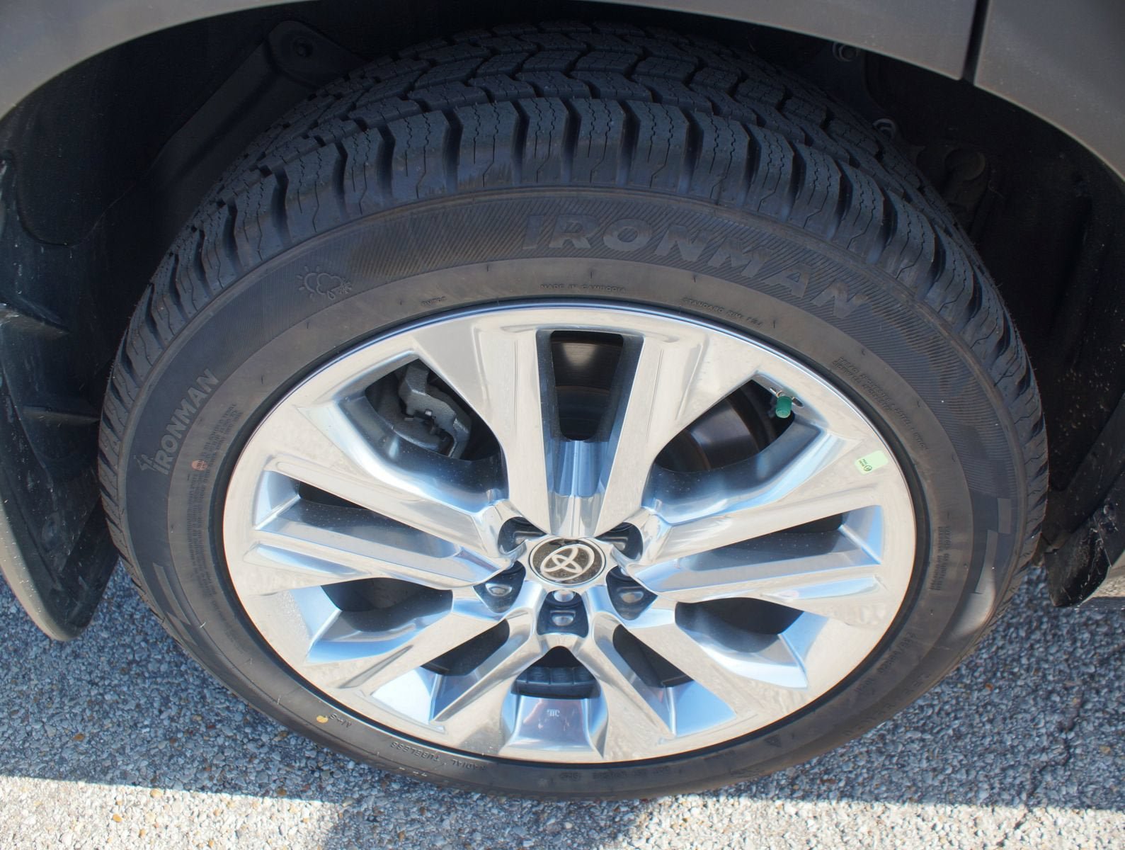 Used 2024 Toyota Highlander Limited FWD image 26