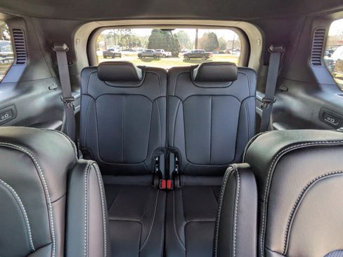 New 2025 Jeep Grand Cherokee L Limited w/ Luxury Tech Group II AWD/4WD image 16