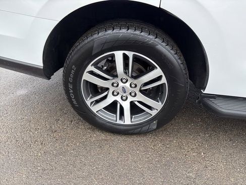 Used 2024 Ford Expedition Limited image 10