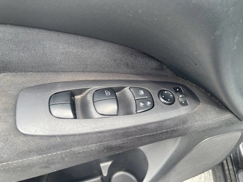 Used 2015 Nissan Pathfinder S image 13