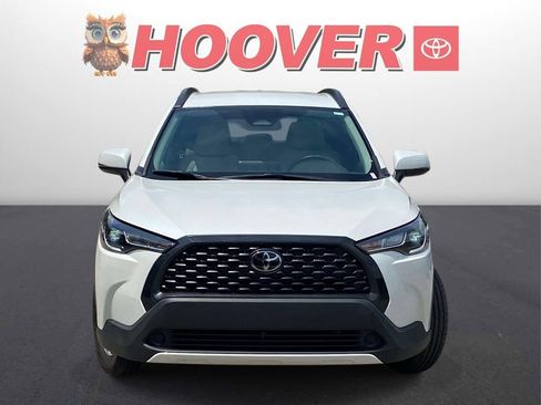 Used 2023 Toyota Corolla Cross LE FWD image 3