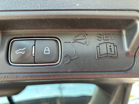 Used 2020 Ford Explorer XLT w/ Equipment Group 202A AWD/4WD image 41