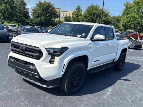 Used 2024 Toyota Tacoma SR5 AWD/4WD image 8