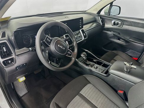 Used 2022 Kia Sorento LX image 29