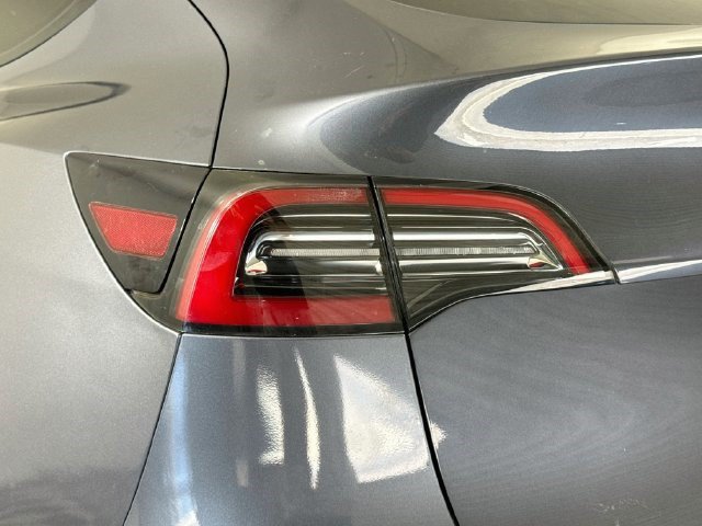 Used 2022 Tesla Model Y Long Range AWD/4WD image 34