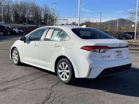 Used 2023 Toyota Corolla LE image 3