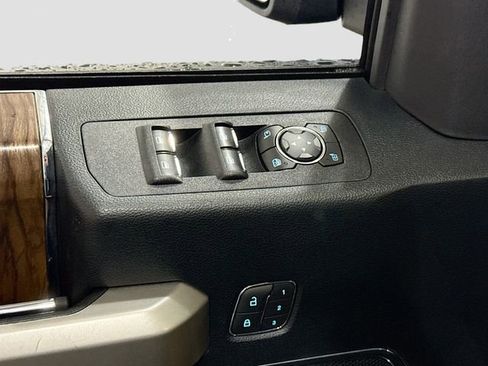 Used 2020 Ford F150 Lariat image 19