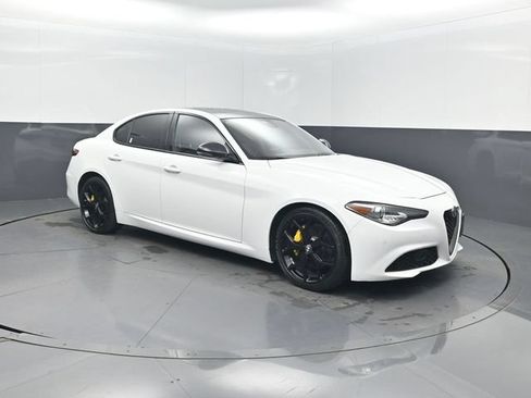 Used 2021 Alfa Romeo Giulia Ti w/ Nero Edizione RWD image 33