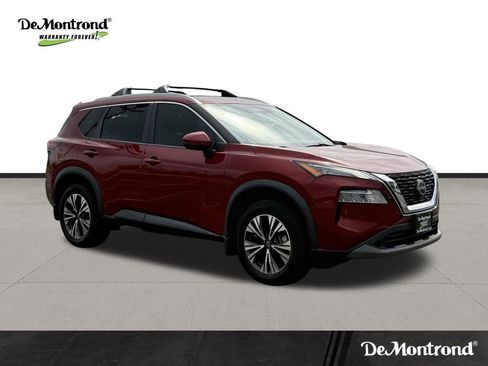 Used 2022 Nissan Rogue SV w/ SV Premium Package image 3