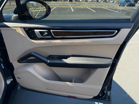 Used 2019 Porsche Cayenne S image 22