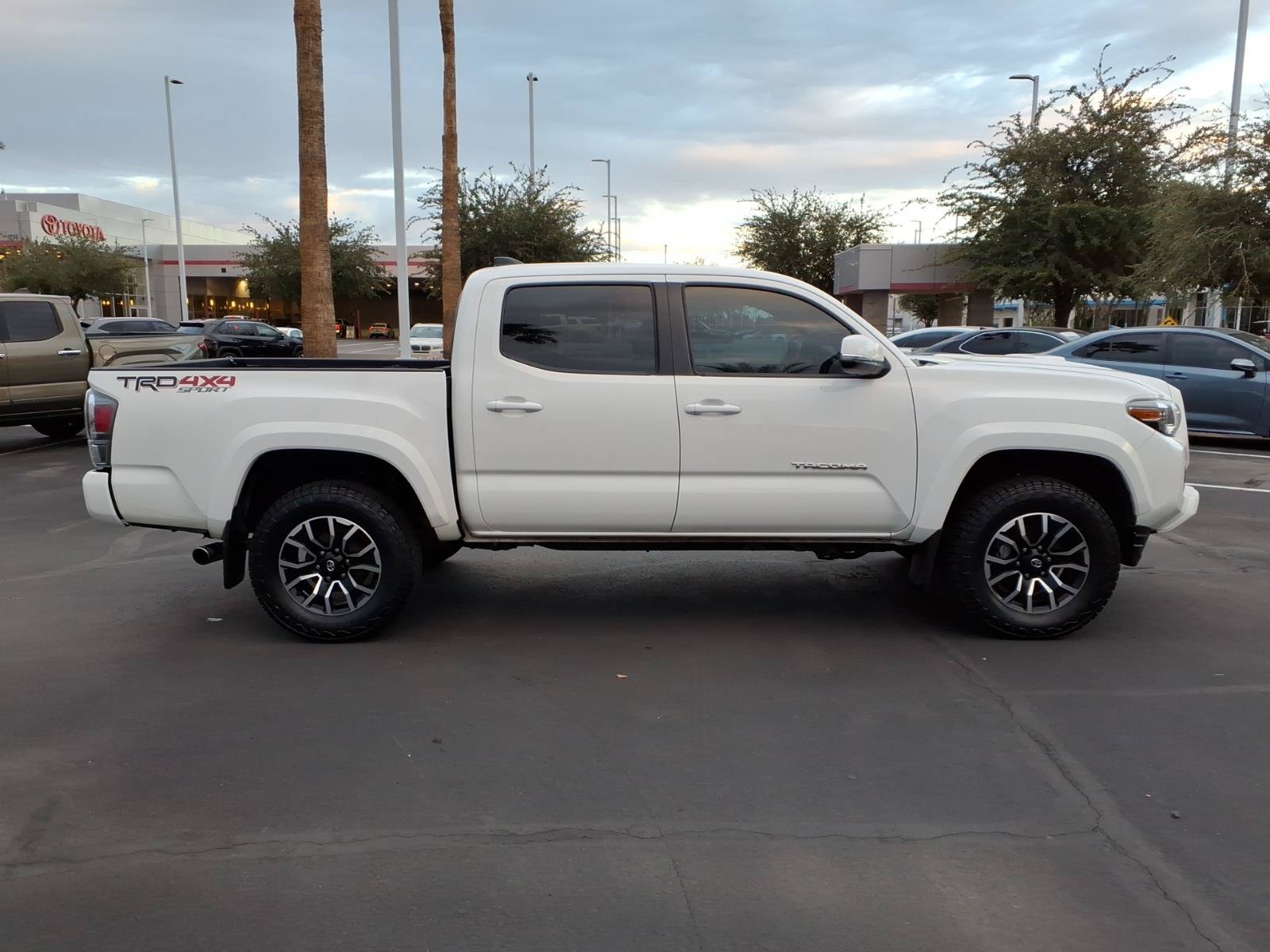 Used 2022 Toyota Tacoma TRD Sport w/ Technology Package AWD/4WD image 3