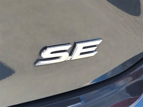 Used 2025 Toyota Camry SE image 11