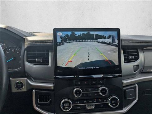 Used 2024 Ford Expedition XLT AWD/4WD image 12