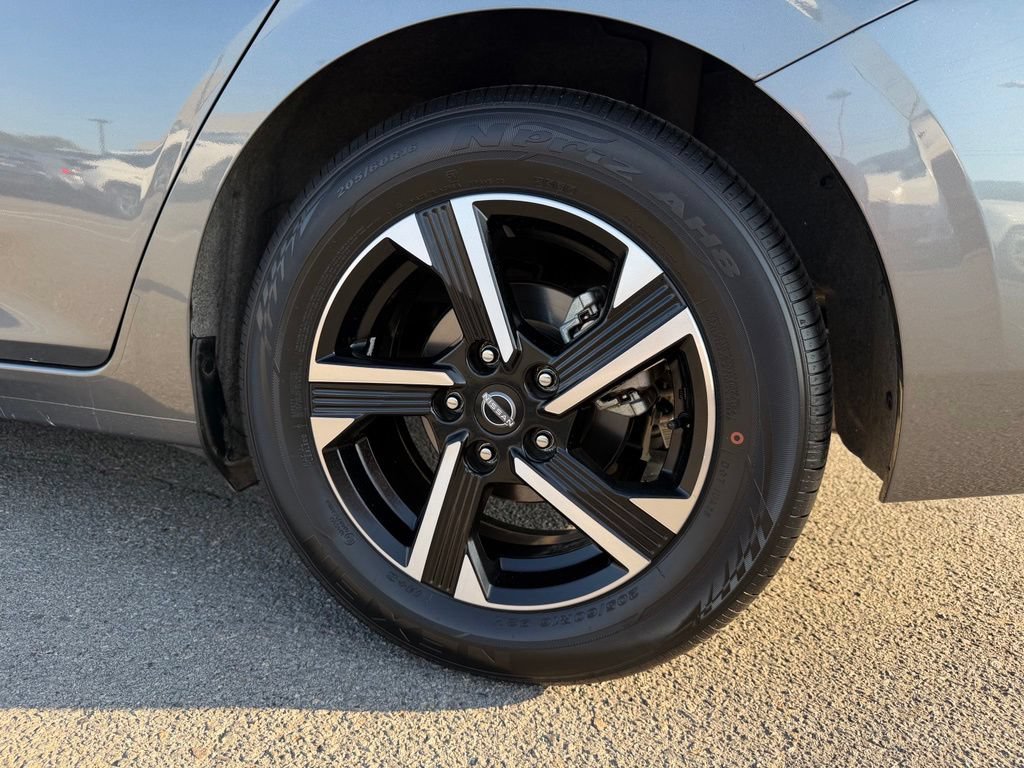 Used 2025 Nissan Sentra SV FWD image 32