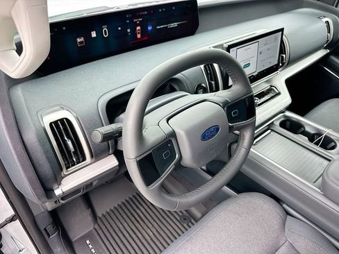 New 2026 Ford Expedition Active image 6