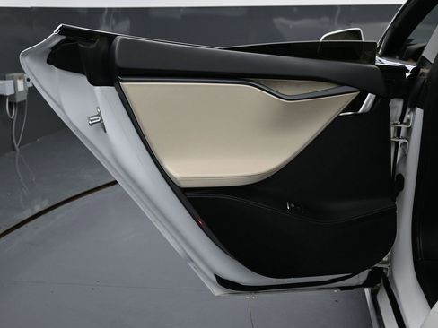 Used 2020 Tesla Model S Long Range Plus image 43