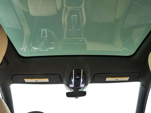 Certified 2023 Porsche Cayenne Coupe AWD/4WD image 21