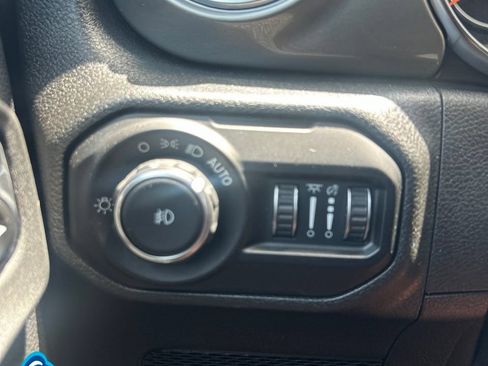 Used 2021 Jeep Wrangler Unlimited Sahara w/ Uconnect 4C Nav & Sound Group AWD/4WD image 25