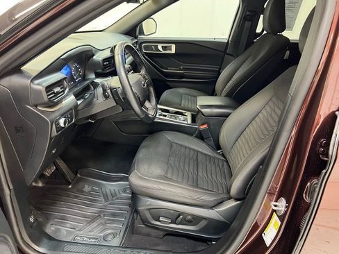 Used 2020 Ford Explorer XLT w/ Comfort Package image 14