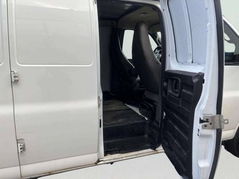 Used 2017 Chevrolet Express 2500 Extended RWD image 17