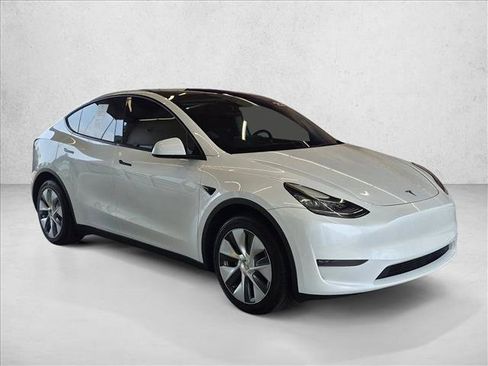 Used 2023 Tesla Model Y Long Range AWD/4WD image 3