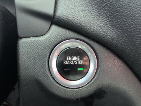 Used 2018 Chevrolet Equinox LT image 30