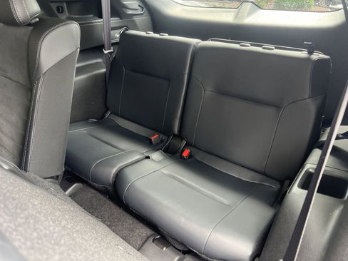 Used 2025 Mitsubishi Outlander SE FWD image 16