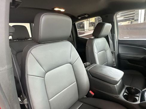 Used 2024 Chevrolet Colorado LT w/ LT Convenience Package III RWD image 27