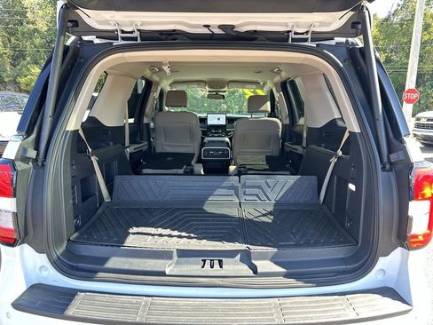 Used 2022 Ford Expedition XLT image 32
