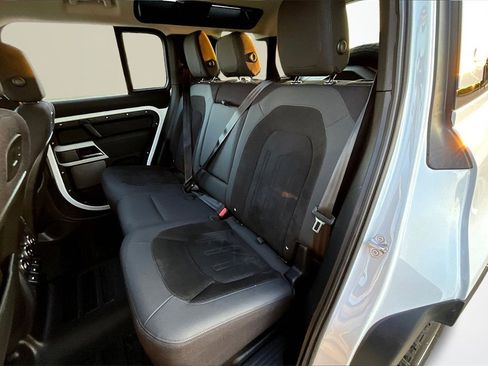 Used 2020 Land Rover Defender 110 SE image 22