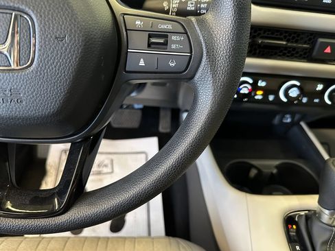 Used 2025 Honda HR-V LX image 12