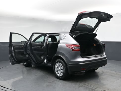 Used 2020 Nissan Rogue Sport S image 29