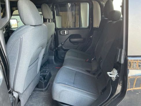 Used 2024 Jeep Gladiator Sport AWD/4WD image 4