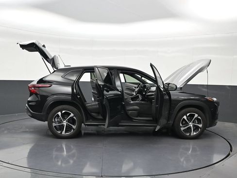 Used 2025 Chevrolet Trax RS w/ Driver Confidence Package FWD image 32