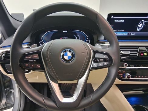 Used 2023 BMW 530e w/ Premium Package RWD image 15
