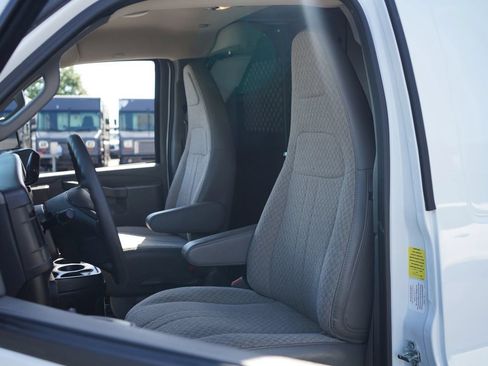 Used 2025 Chevrolet Express 2500 w/ Communications Package RWD image 20