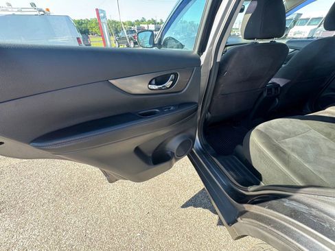 Used 2015 Nissan Rogue S AWD/4WD image 11