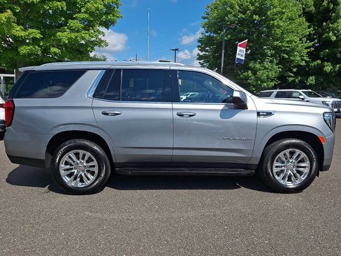 Used 2023 GMC Yukon SLE w/ Gmc Pro Safety Plus Package AWD/4WD image 7