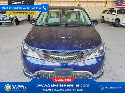 Used 2018 Chrysler Pacifica Touring Plus w/ Tire & Wheel Group FWD image 7