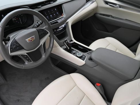 Used 2022 Cadillac XT5 Premium Luxury w/ Technology Package image 12